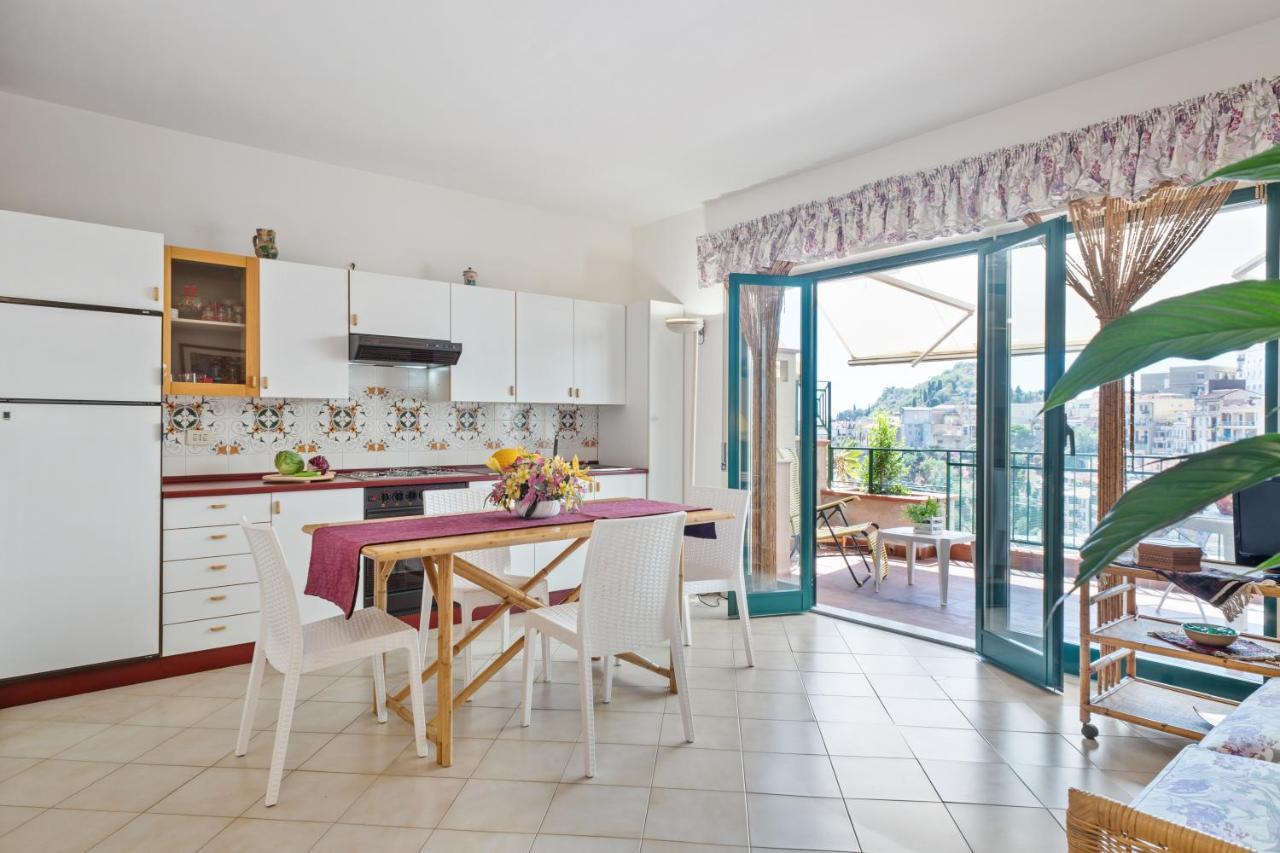 Taormina Comfortable Apartment With Terrace Exterior photo