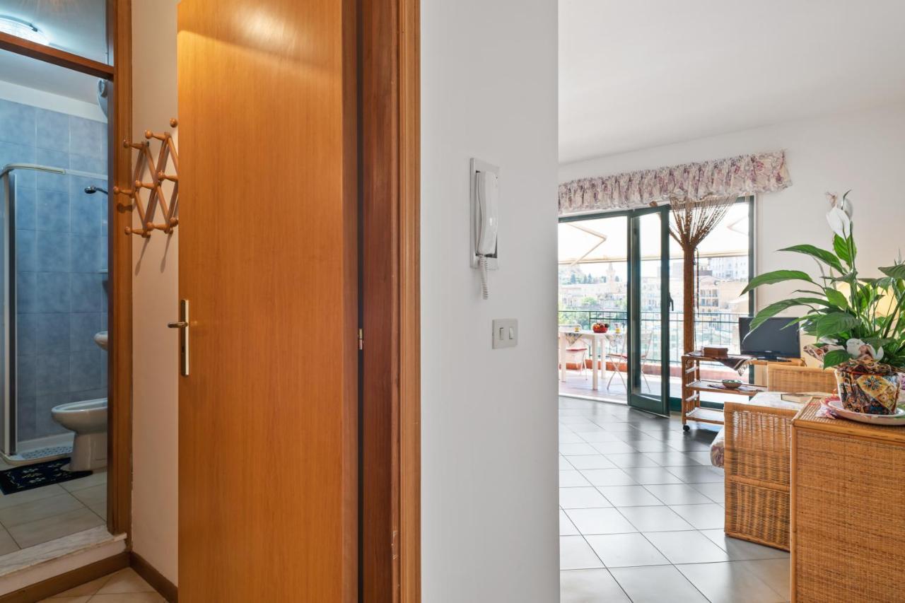 Taormina Comfortable Apartment With Terrace Exterior photo