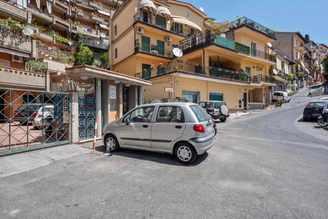 Taormina Comfortable Apartment With Terrace Exterior photo